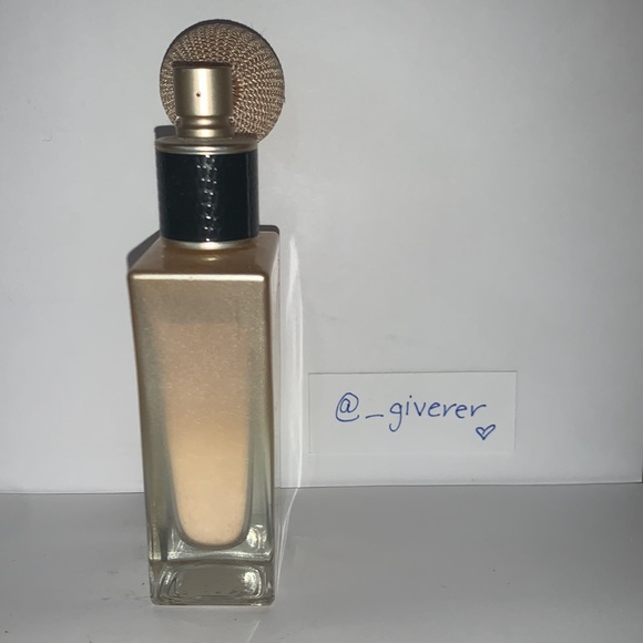 Japanese Cherry Blossom Radiant Powder Spray - Picture 2 of 9